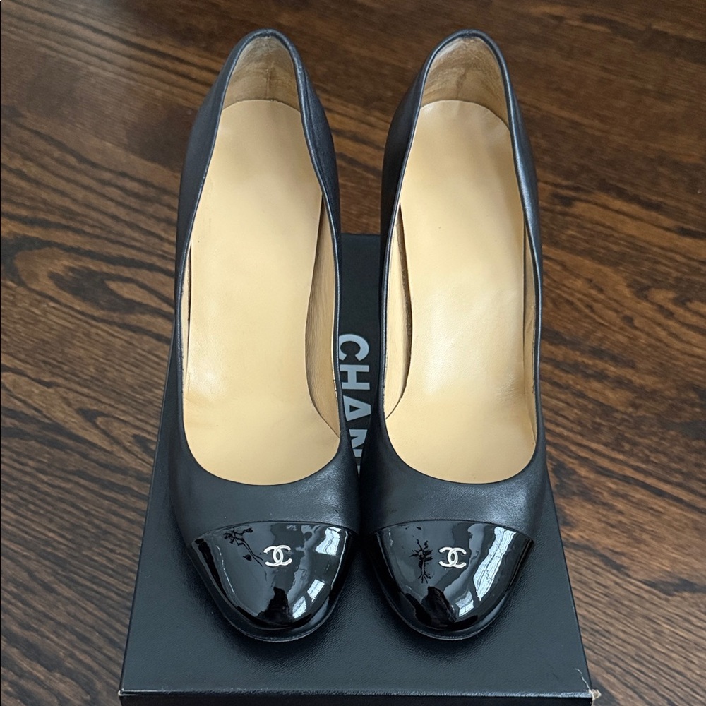 CHANEL Classic Black Pumps Size 40